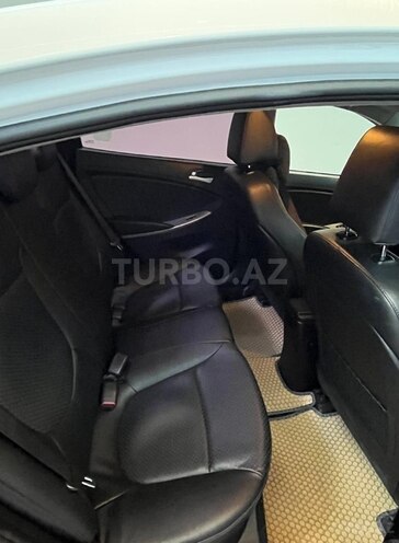 Hyundai Accent-9