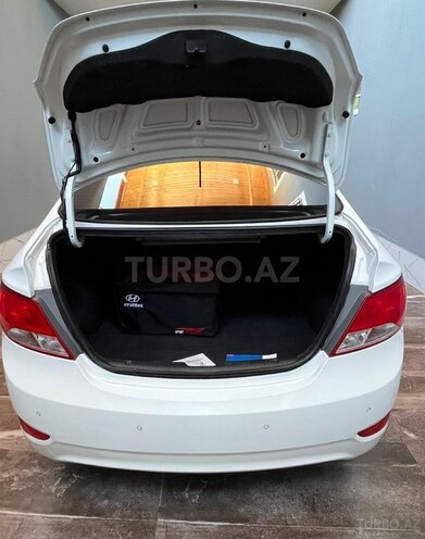 Hyundai Accent-14