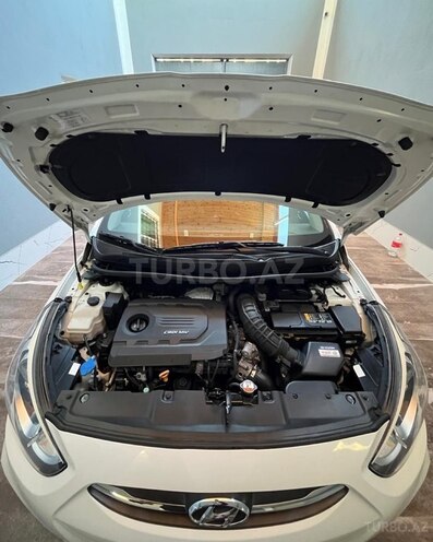 Hyundai Accent-15