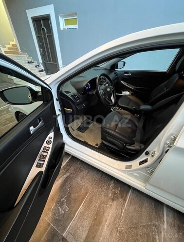 Hyundai Accent-8