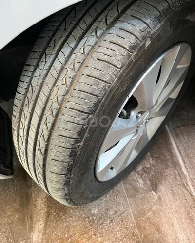 Hyundai Accent-19