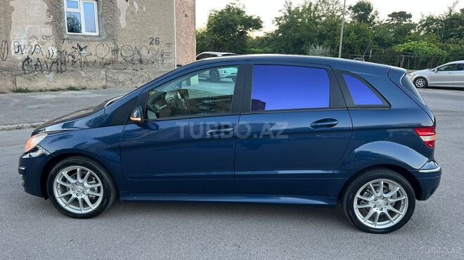 Mercedes B 180-21