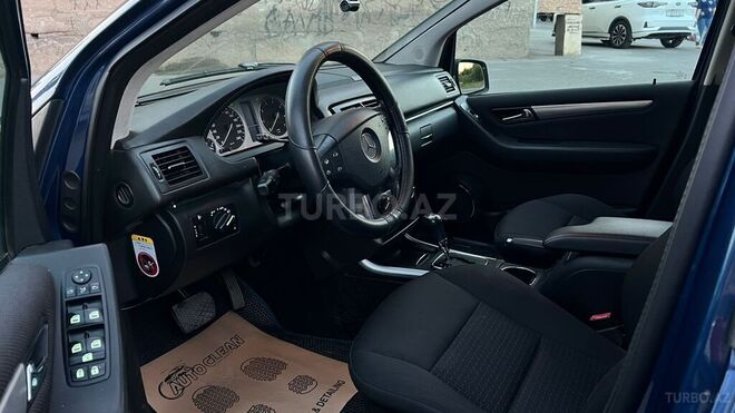 Mercedes B 180-17