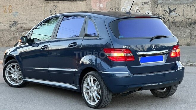 Mercedes B 180-11