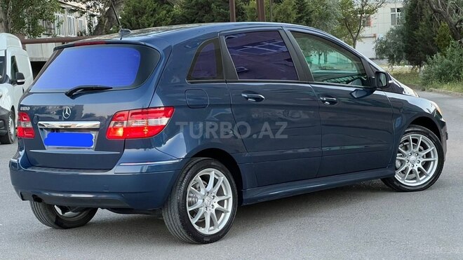 Mercedes B 180-8