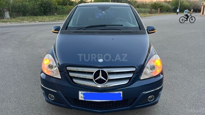 Mercedes B 180-1