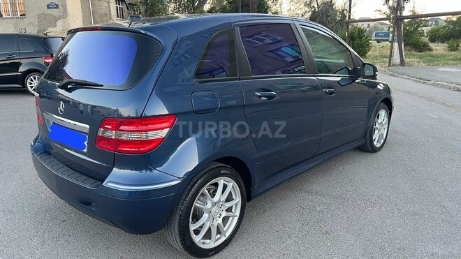 Mercedes B 180-6