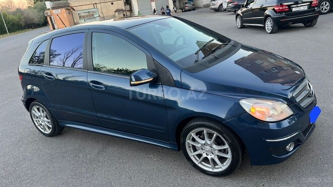 Mercedes B 180-4