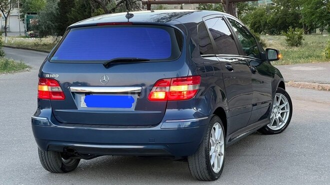 Mercedes B 180-10