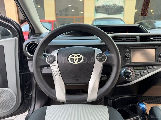 Toyota Aqua-9
