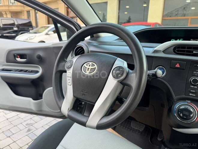 Toyota Aqua-8