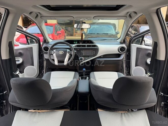 Toyota Aqua-11