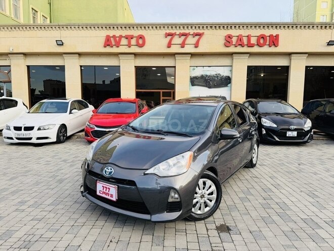 Toyota Aqua-1