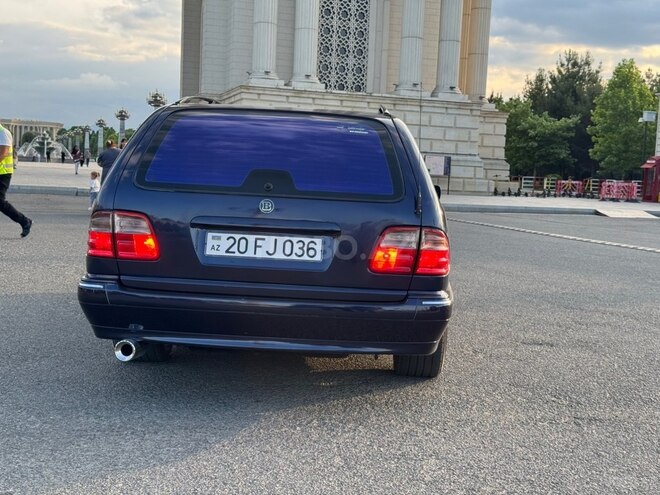 Mercedes E 200-4