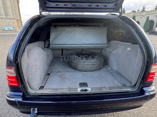 Mercedes E 200-11
