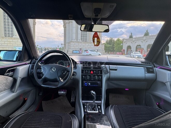 Mercedes E 200-10