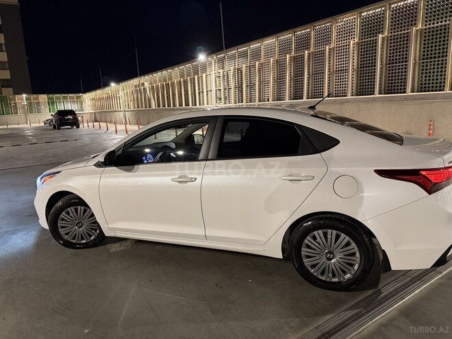 Hyundai Accent-5