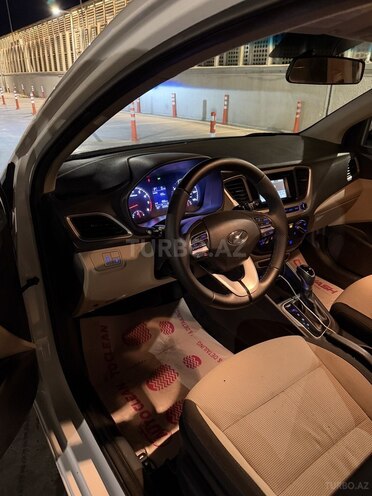 Hyundai Accent-4