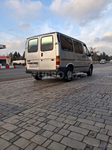 Ford Transit-6
