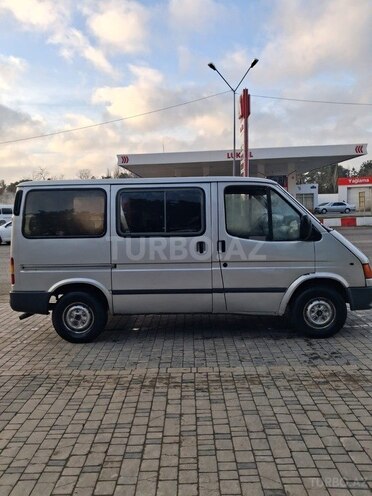 Ford Transit-2
