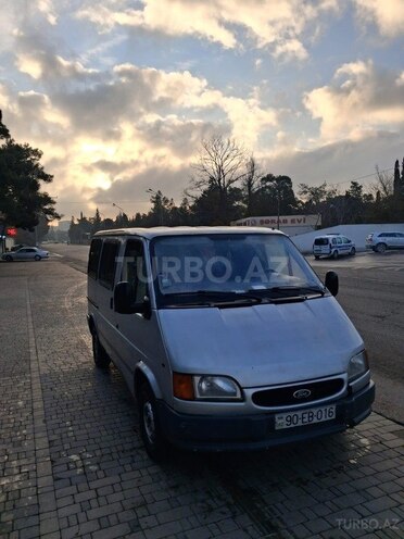Ford Transit-4