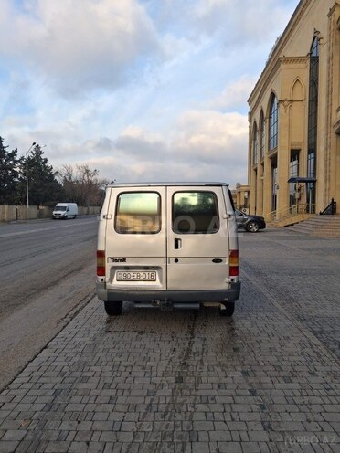Ford Transit-3