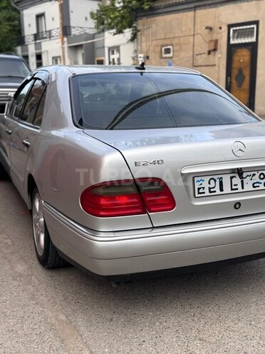 Mercedes E 240-2