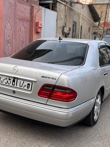 Mercedes E 240-3
