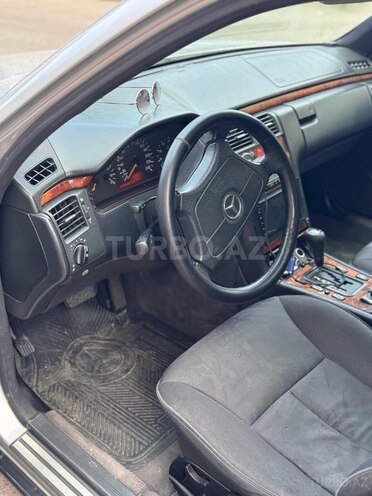 Mercedes E 240-9