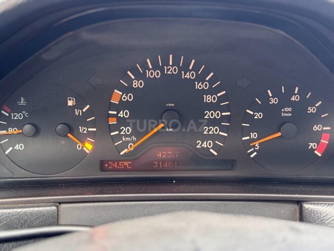 Mercedes E 240-7