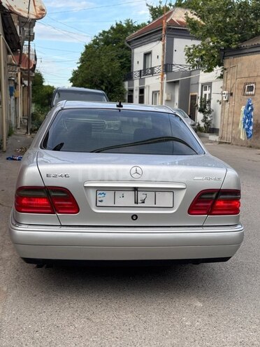 Mercedes E 240-8