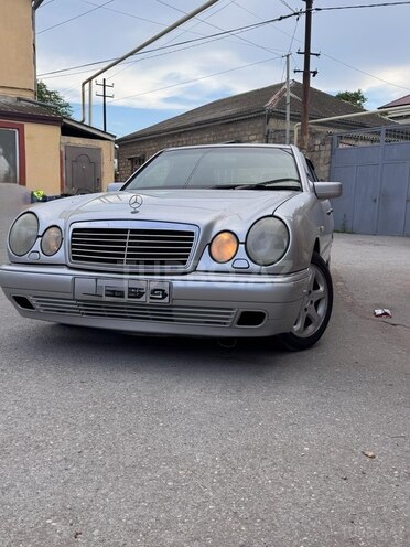Mercedes E 240-12
