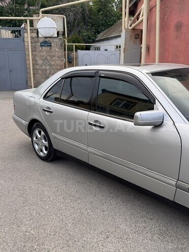 Mercedes E 240-14