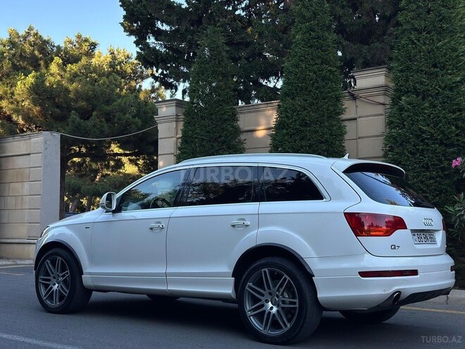 Audi Q7-5