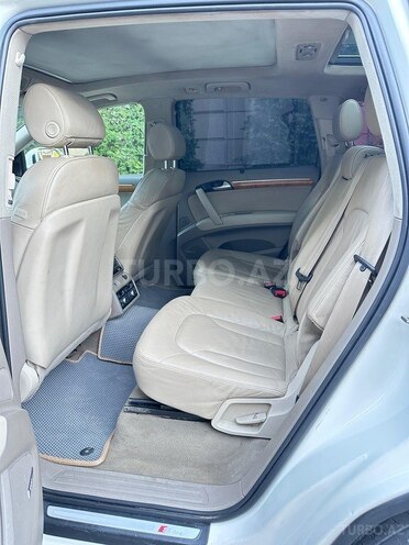 Audi Q7-10