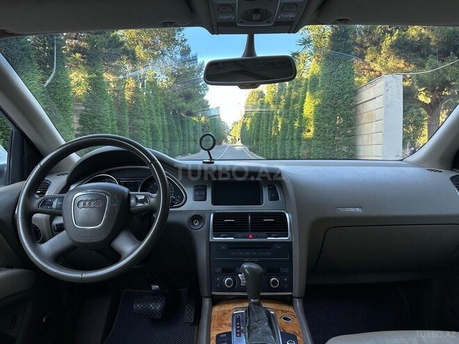 Audi Q7-13