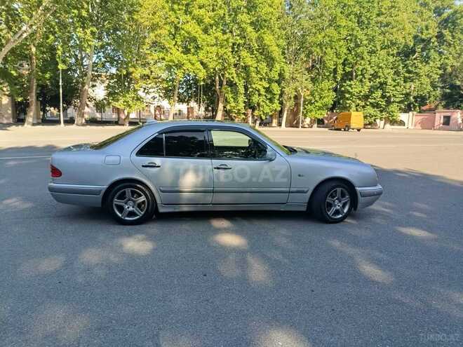 Mercedes E 240-4