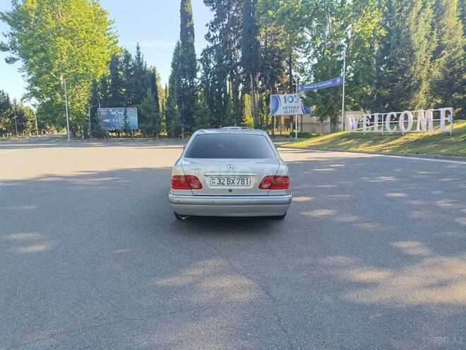 Mercedes E 240-2