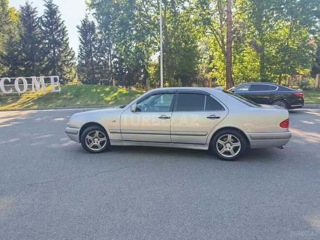 Mercedes E 240-3