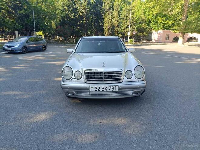 Mercedes E 240-1