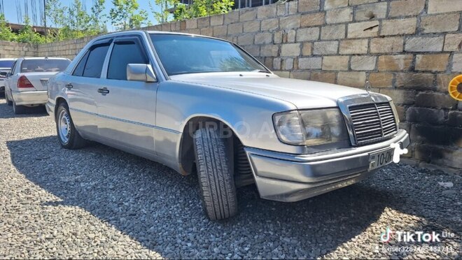 Mercedes 200 E-1