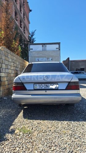 Mercedes 200 E-8