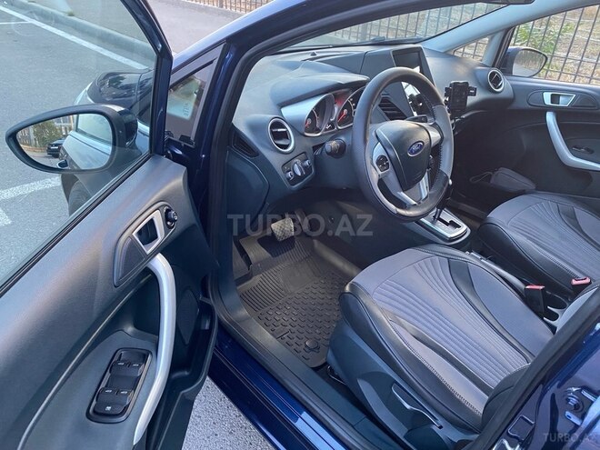 Ford Fiesta-13