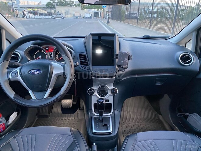 Ford Fiesta-10
