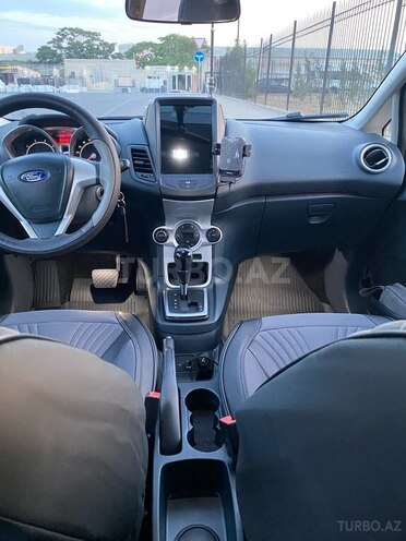 Ford Fiesta-11