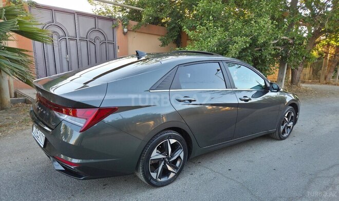 Hyundai Elantra-3