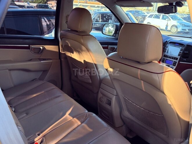 Hyundai Santa Fe-12