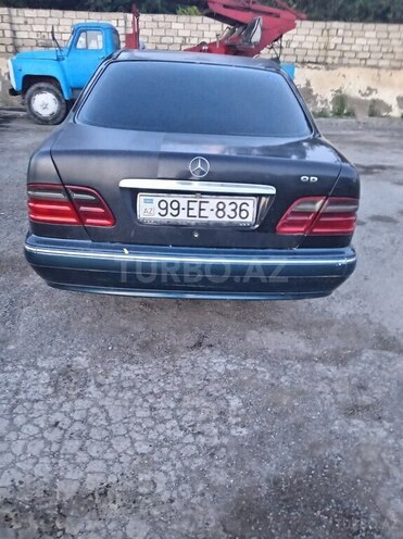 Mercedes E 220-2
