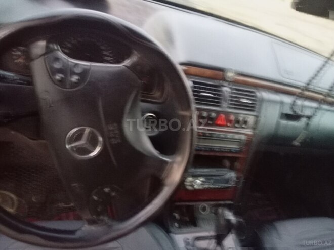 Mercedes E 220-3