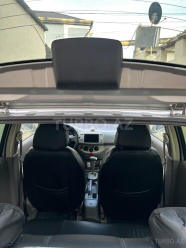 Nissan March-8